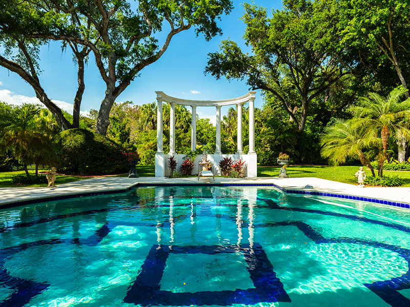 Luxury swimming Pool